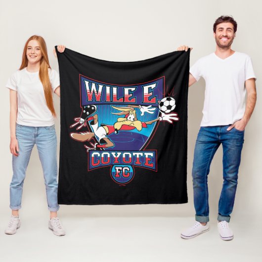 WILE E. COYOTE™ Football Club Badge フリースブランケット (インサイチュ)