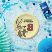 WILE E. COYOTE™ Looking Proud ペーパープレート (パーティー)