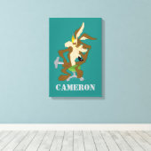 WILE E. COYOTE™ Planning キャンバスプリント (インサイチュ (ウッドフロア))