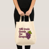Will Trade Gossip for Grapes – Funny Grocery Tote  トートバッグ (正面(商品))