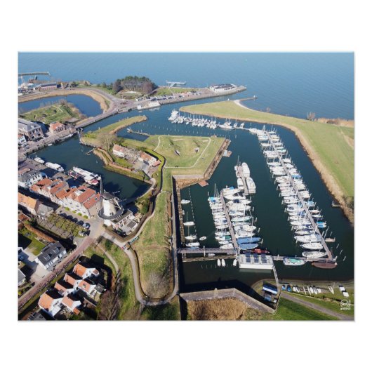 Willemstad in Nederland met moderne haven. ポスター (正面)