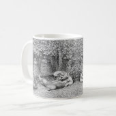 William H. Beard - Bear Stung by Bees コーヒーマグカップ (正面左)