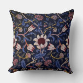 William Morris' flora pattern, Evenlode. クッション (正面)