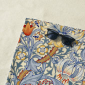 William Morris Gold Lily Victorian Wallpaper ビーチタオル (インサイチュ)