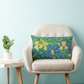 William Morris Irises、Yellow and Cobalt Blue ランバークッション (椅子)