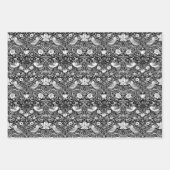 William Morris Strswberry Shief、Blue 数々の Black  ラッピングペーパーシート (正面3)