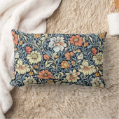 William Morris style floral acanthus pattern ランバークッション (ブランケット)