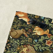 William Morris Woodland Floral Rabbits Christmas ビーチタオル (インサイチュ)
