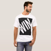 WIN ヘビー ダイアゴナル タイポグラフィー Tシャツ | 強靭な精神 (正面フル)