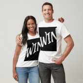 WIN モチベーショナル タイポグラフィー Tシャツ (ユニセックス)
