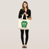 WIN Logo Jumbo Tote ラージトートバッグ (正面(モデル))