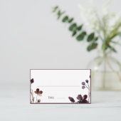Wine Red Plum Mauve Fall Floral Wedding プレイスカード (スタンド正面)