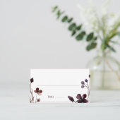 Wine Red Plum Mauve Fall Floral Wedding プレイスカード (スタンド正面)