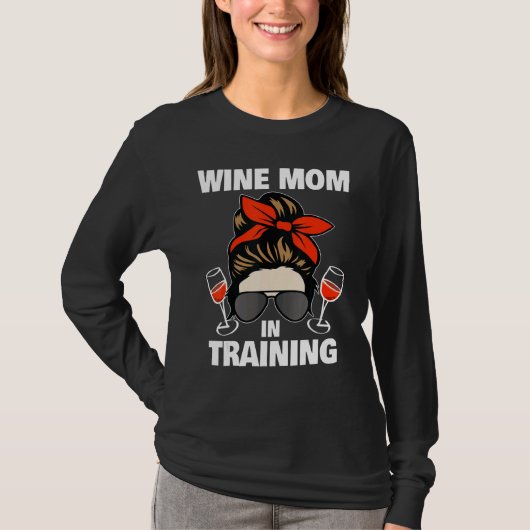 Wine Saying In Training Graphic   Saying   Tシャツ (正面)