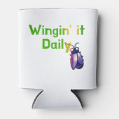 Wingin It Daily Funny Bug Humor 缶クーラー (正面)