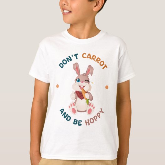 Winking Bunny with Carrot Funny Pun Be Hoppy Tシャツ (正面)