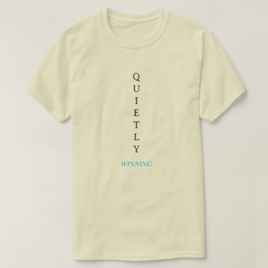 Winning Quietly – Minimal Typography T-Shirt with  Tシャツ (デザイン正面)