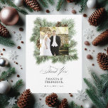 Winter エレガント Pine Christmasの結婚写真 サンキューカード<br><div class="desc">水表現色の松と松のコーンの美しいフレームを特集エレガント、この冬の結婚式の写真サンキューカードであなたの感謝の気持ち。デザインはシンプルまだ洗練さエレガントれ、カップルの写真を補うタイポグラフィを持つ。クリスマスや休日をテーマにしたメッセージに最適結婚な、このカードは季節の美しいをキャプチャし、あなたのメッセージに個人的で心のこもった感謝していtouchを追加します。</div>