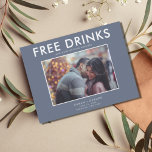 Winter Blueおもしろいの日結婚付の無料ドリ救ーズ 案内ポストカード<br><div class="desc">家族や友達とおもしろいのデートを共有するのを待つことができないカップルのための日付はがきを保存す結婚る。写真モダン「飲み物（そして結婚している）のデザインは冬の青と白の写真と一緒に写真と名前と名前と日付と場所に入れていカスタマイズる結婚。はがきの裏に結婚差出人住所と詳細を追加する。</div>