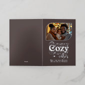 Winter Cocoa Cozy Vibes Christmas Photo 箔シーズンカード (外側レイダウン)