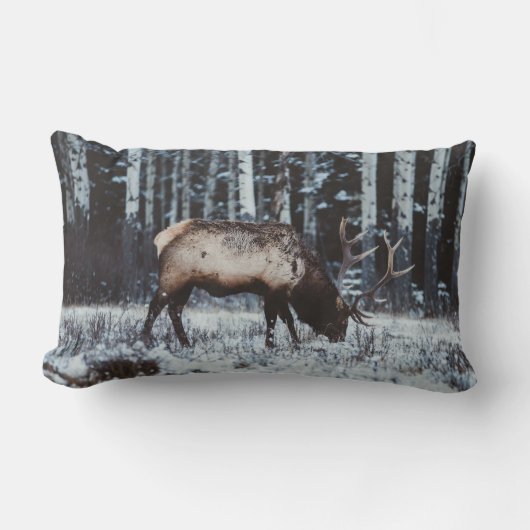 Winter Elk in Birch Forest Decorative Pillow ランバークッション (正面)