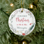Winter Greenery 1st Christmas Together写真 セラミックオーナメント<br><div class="desc">このデザインは、松とユーカリのリース、赤い果実と水葉色のを特徴とする。反対側 – カップルの写真</div>