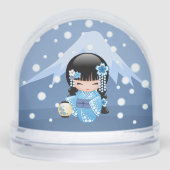 Winter Kokeshi Geisha Blue Girl Snow Globe (正面)