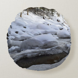 Winter Mountain River – ワイルドネイチャー ルーマニア ラウンドクッション