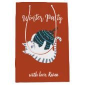 Winter Party Christmas Toy Cat Gift  ミディアムペーパーバッグ (正面)