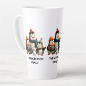 Winter Penguin Family with Snowman カフェラテマグ (左アングル)