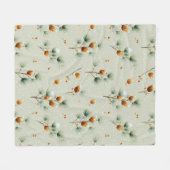 Winter Pinecones and Snowy Branches フリースブランケット (正面(横))