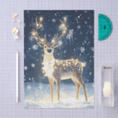 Winter Scene of a Deer Draped in Xmas Lights 薄葉紙 (クラフト)