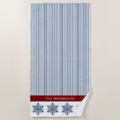 Winter Snowflake Decor with Stripes and Red Accent ビーチタオル (正面)