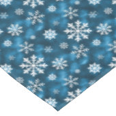 Winter Snowflakes Pattern On Cool Abstract Blue テーブルクロス (アングル)