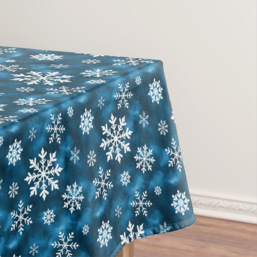 Winter Snowflakes Pattern On Cool Abstract Blue テーブルクロス (インサイチュ)