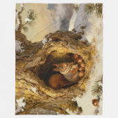 winter squirrel hiding nuts フリースブランケット (正面)