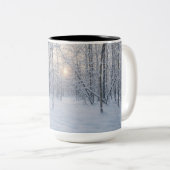 Winter Sunlight in Quiet Birch Forest ツートーンマグカップ (正面右)