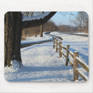 Winter Trail & Fenceの自然写真 マウスパッド