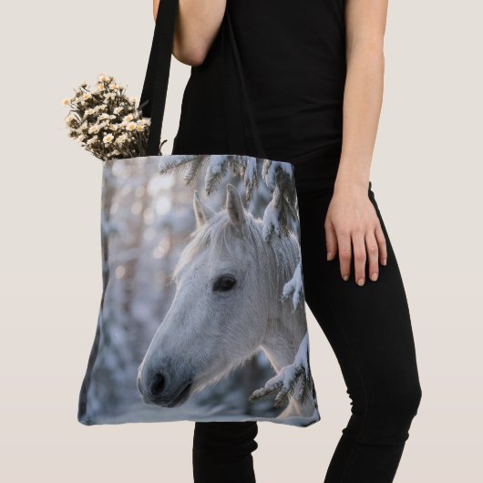 Winter White Horse In Snowy Pine Tree トートバッグ (クローズアップ)