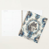 Winter Wolf Portrait in Ornate Blue & Grey Frame プランナー手帳 (ディスプレー)