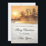 Winter Wonderland初めてのクリスマスの写真カード セーブザデート<br><div class="desc">写真パーソナライズされたのクリスマスや休日のウィッシュカードは、夕日にロマンチックな冬のワンダーランドのシーンをきらめく前面に雪と文字列のライトで飾る。カードの裏側には、金色の裏地とオプションの文字の背景ラベルが付いた黒い水玉模様デザインの金ゴールドで囲まれた素晴らし自分の写真がある。詳もし細オプションのスタックの一番下にある金色の背景も使いたい。このカードは一緒に初めてのクリスマスに美しい。</div>