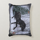 Winter Wonderland Friesian Horse 2 Pillow アクセントクッション (正面(垂直))