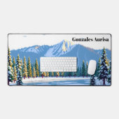 Winter Yellowstone: Snowy Geysers & Wildlife デスクマット (キーボード&マウス)