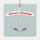 Winterberes Season's Greetings Photo on Icy Blue セラミックオーナメント (裏面)
