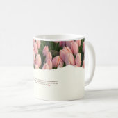 Winter's Whisper Pink Tulips – Romantic Snowy Cup コーヒーマグカップ (正面右)