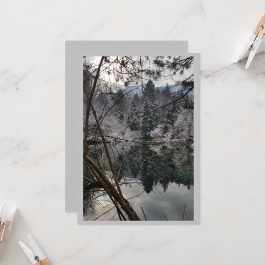  „Winterzauber – Einladung mit verschneitem See カード (正面/裏面インサイチュ)
