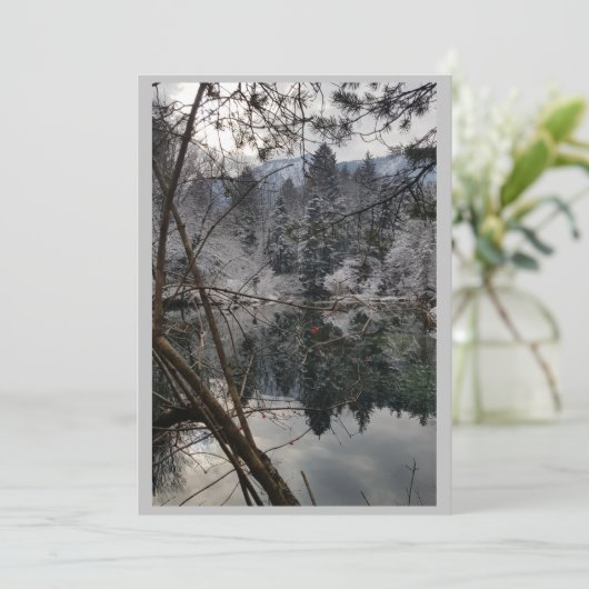  „Winterzauber – Einladung mit verschneitem See カード (スタンド正面)