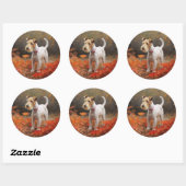 Wirefox Terrier in 紅葉の季節 落ち葉に囲まれてインスパイア ラウンドシール (シート)