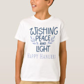 Wishing peace and light Happy Hanukkah Tシャツ (正面)