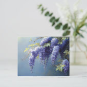 Wisteria Flowers Over a Soft Blue Background ポストカード (スタンド正面)